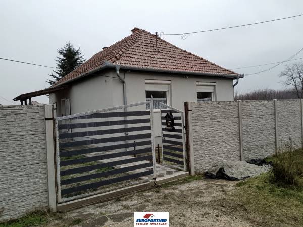 eladó családi ház, Cegléd